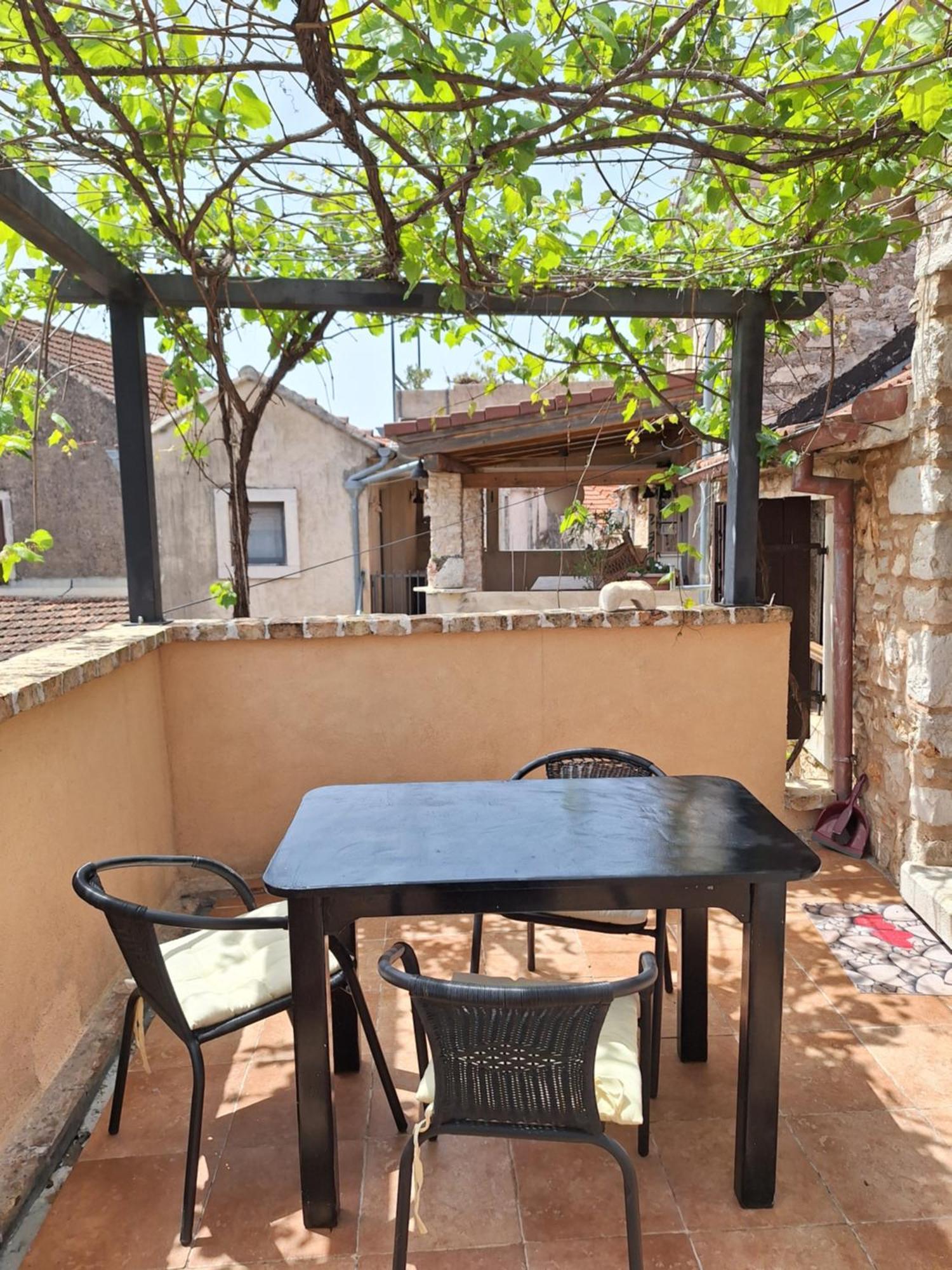 Apartment George Стари Град Екстериор снимка